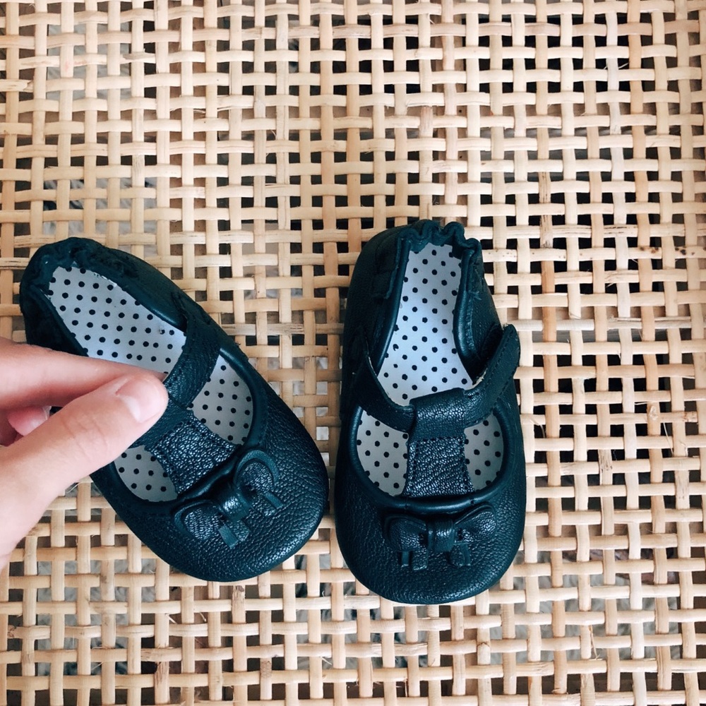 robeez 6-9 mo NWOT